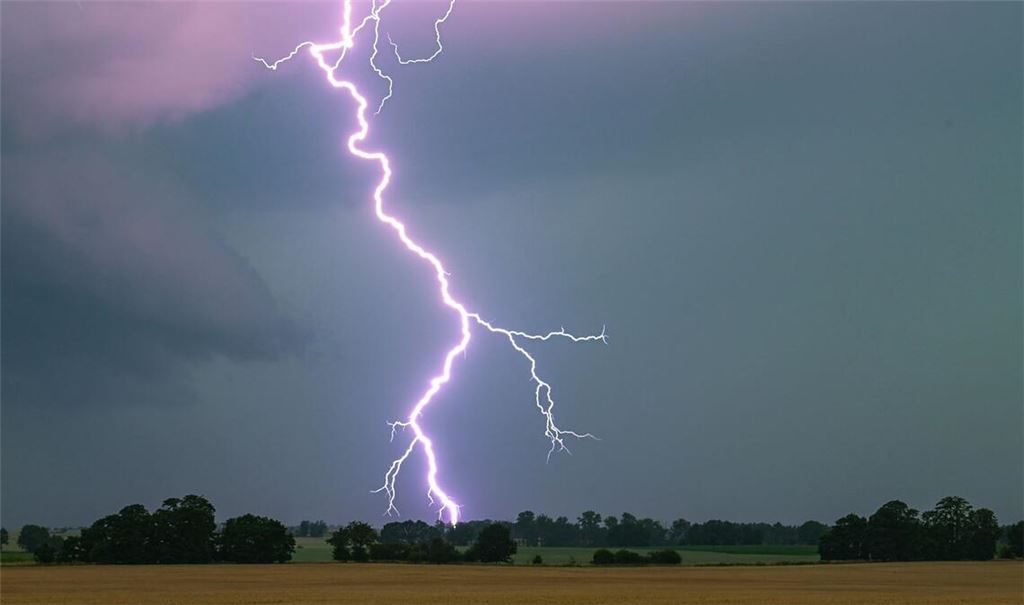 Am Donnerstag drohen heftige Gewitter in Baden-Württemberg. (Symbolbild)