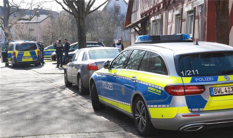 Police arrive in the center of Ötisheim