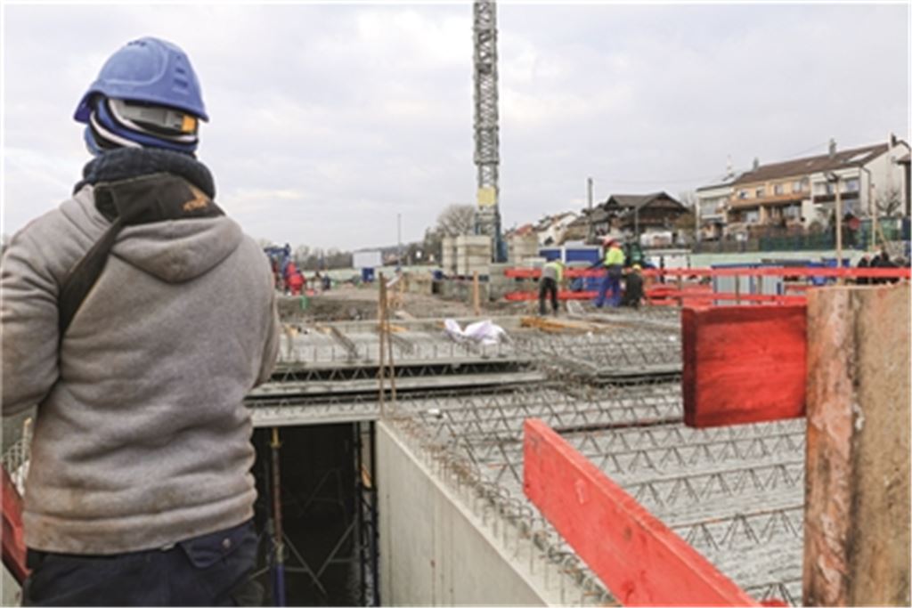 Am Ende der Mühlstraße in Illingen entsteht seit dem symbolischen ersten Spatenstich im Oktober 2021 ein neues Caritasheim. Fotos: Sadler