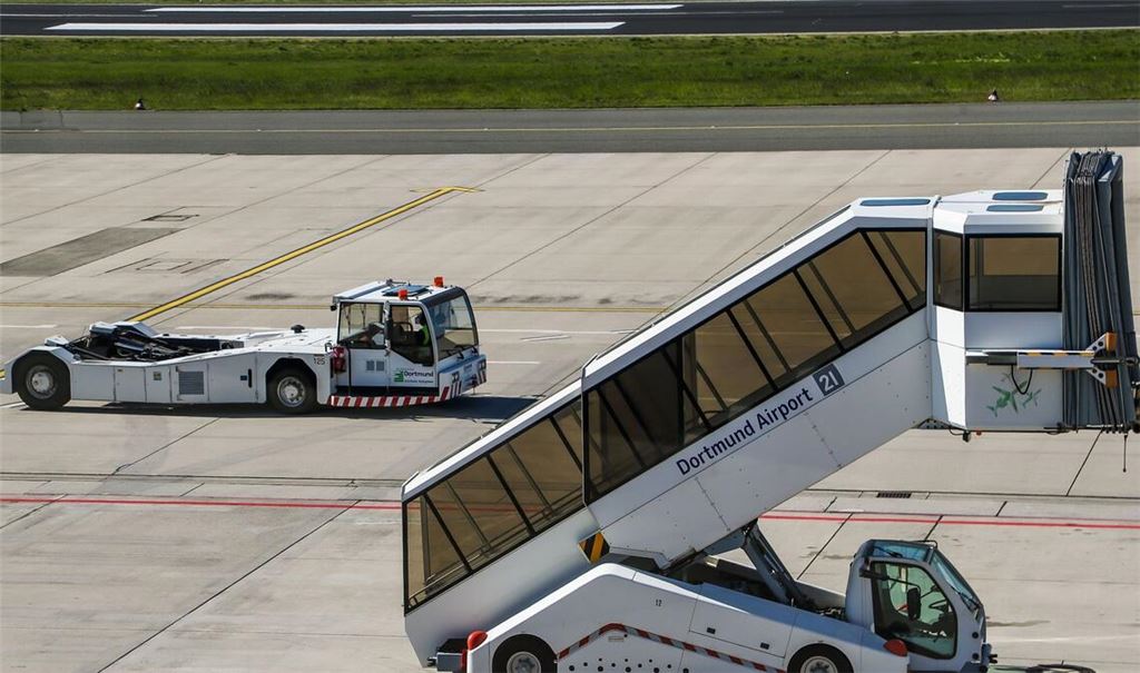 Am Flughafen Dortmund ist ein international gesuchter Mann gefasst worden, der einen anderen erstochen haben soll (Symbolbild).