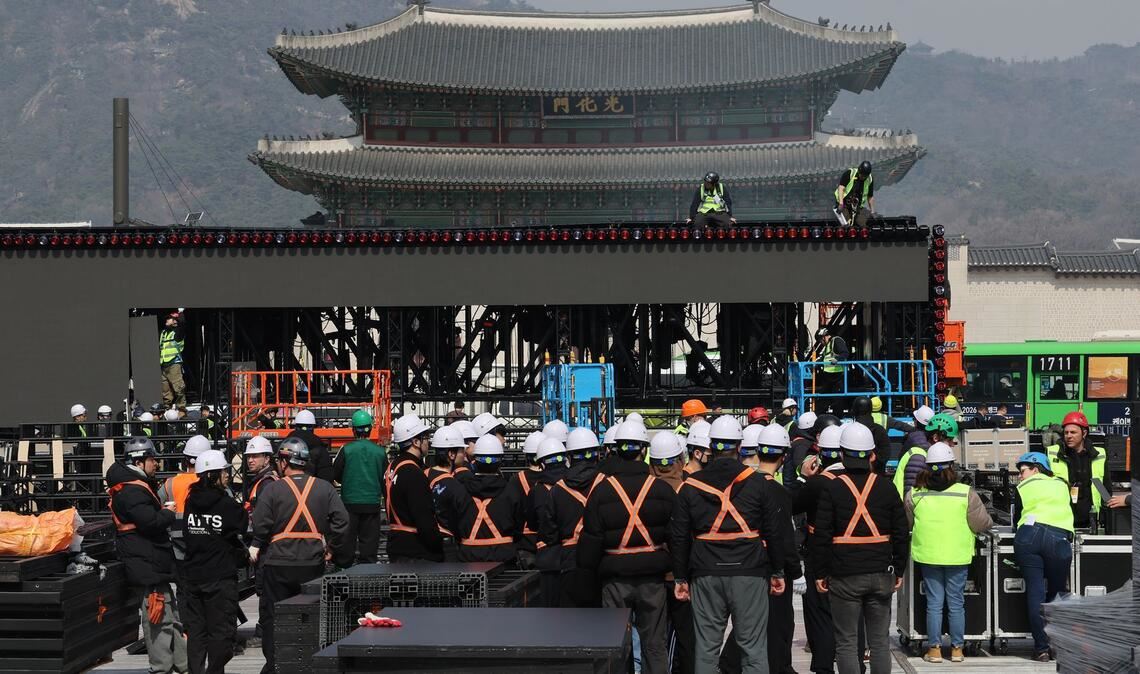 Am Gwanghwamun-Platz in Seoul wird die Band BTS ihr Comeback-Konzert geben. Es wird weltweit via Netflix übertragen.