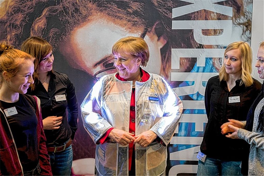 Kanzlerin trägt „intelligente Jacke“