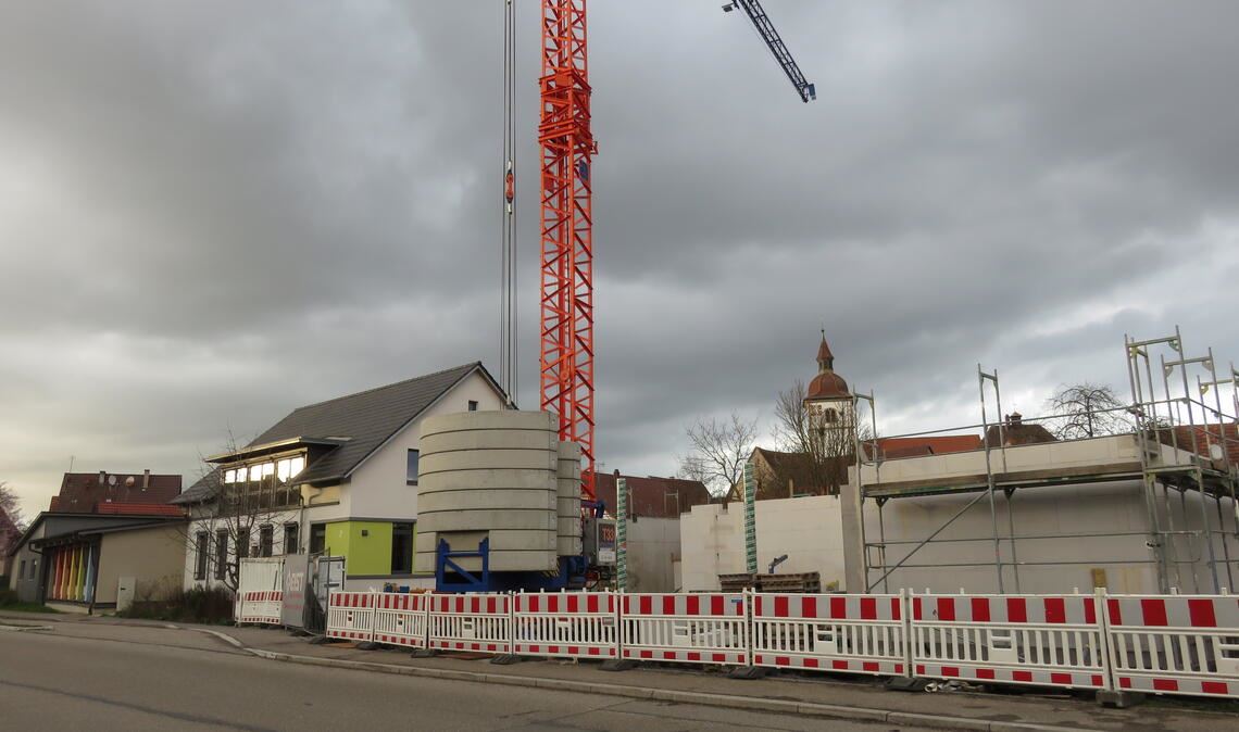 Am Kindergarten Esselbachstraße gehen die Bauarbeiten voran. Fotos: Becker