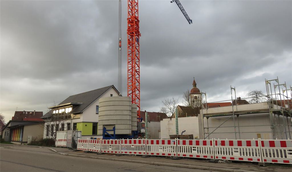 Am Kindergarten Esselbachstraße gehen die Bauarbeiten voran. Fotos: Becker