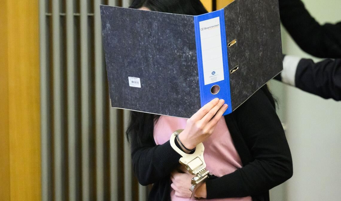 Am Landgericht Braunschweig hat ein Prozess um einen versuchten Mord mit Ameisensäure begonnen.