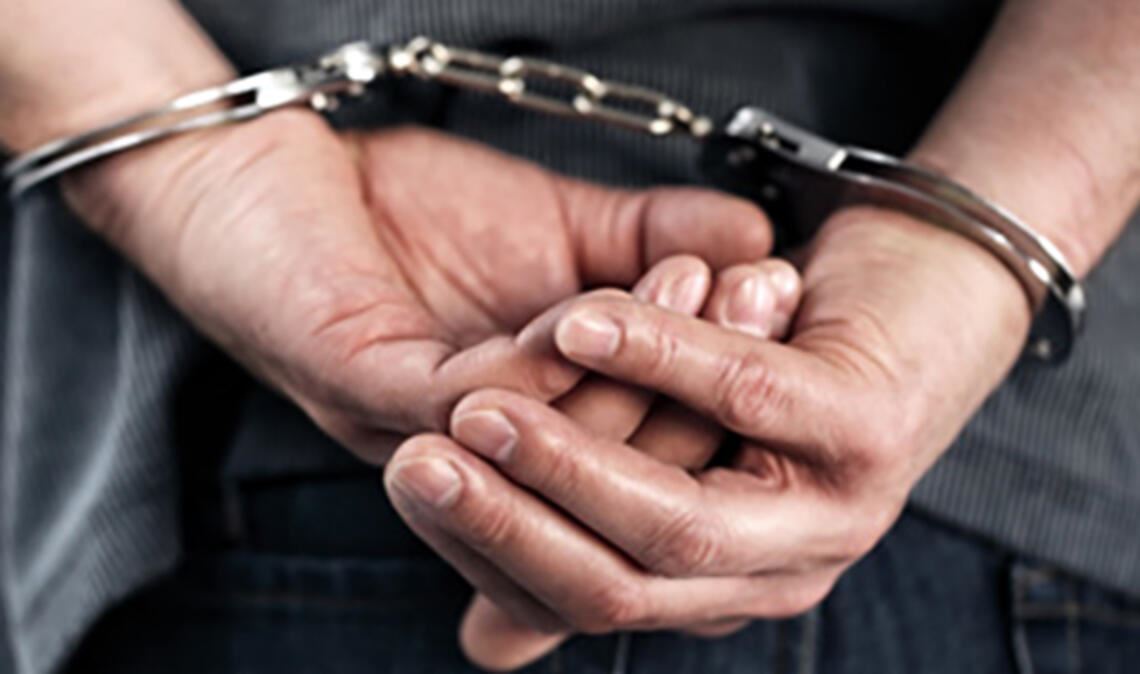 Versuchter Mord: 18-Jähriger gibt Gas und fährt Polizist an Am Mittwoch wurde der Deutsche festgenommen. Symbolfoto: Brian Jackson/stock.adobe.com