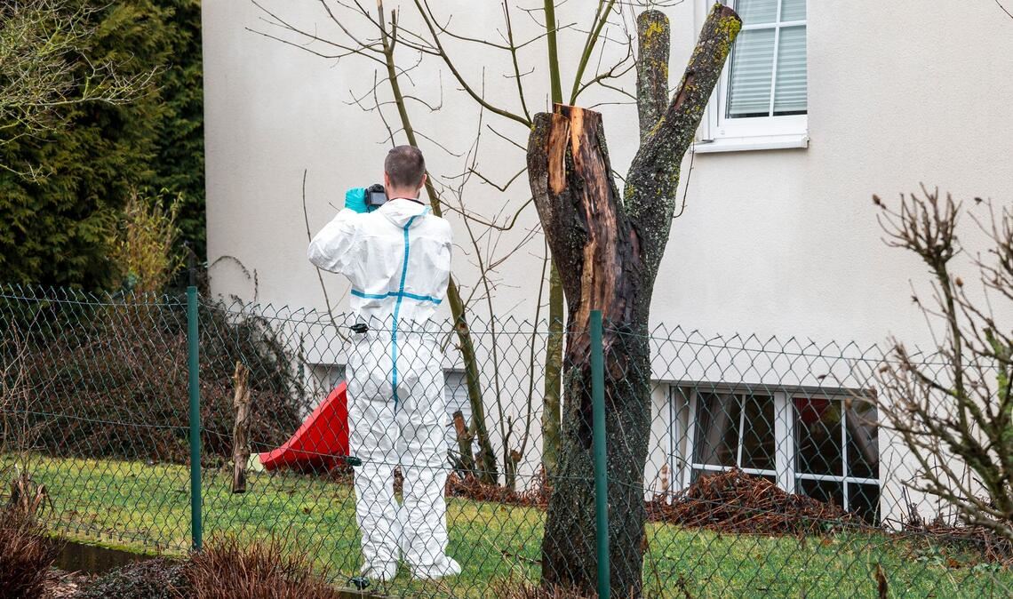 Am Montag waren Spezialisten der Spurensicherung am Haus im Einsatz.