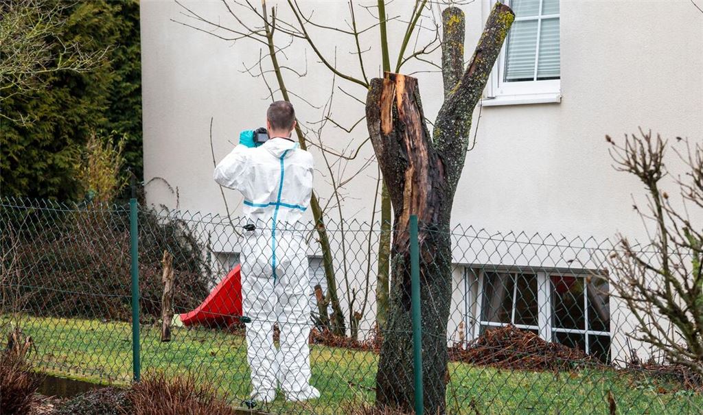 Am Montag waren Spezialisten der Spurensicherung am Haus im Einsatz.