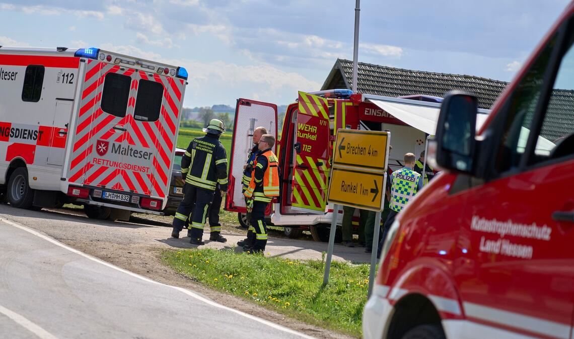 Am Nachmittag kommt es wegen eines auffälligen Geruchs erneut zu einem Feuerwehreinsatz an dem Firmengelände in Runkel.