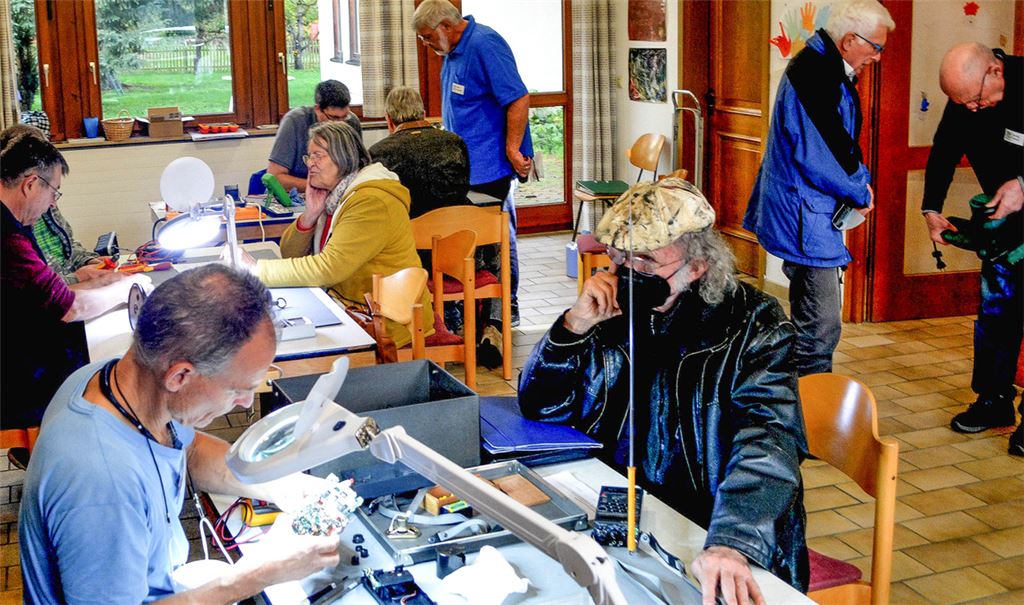 Am Samstag hat einmal mehr das Reparaturcafé in Dürrmenz geöffnet. Hier erhalten defekte Gerätschaften eine neue Chance. Foto: Stahlfeld