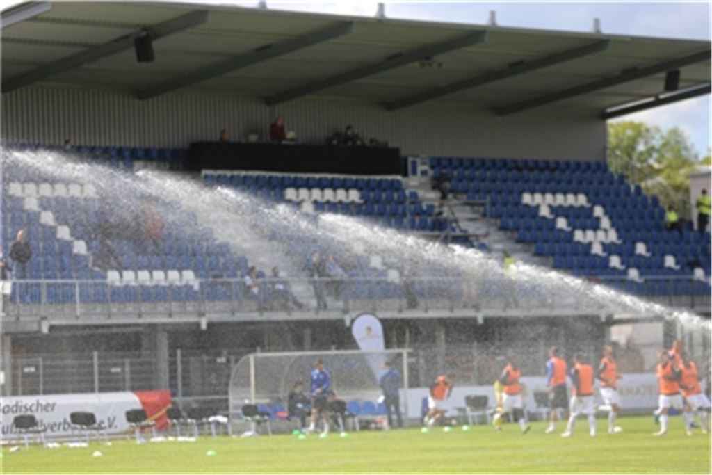 Am Samstag wird im Stadion im Brötzinger Tal gekickt. Foto: Huber
