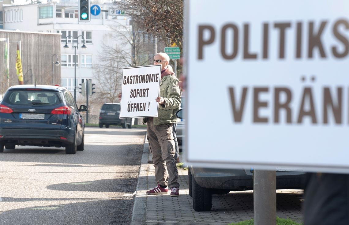 Am Samstag zogen Aktivisten durch die Region und machten in Maulbronn und, wie hier, in Mühlacker halt. Foto: Fotomoment