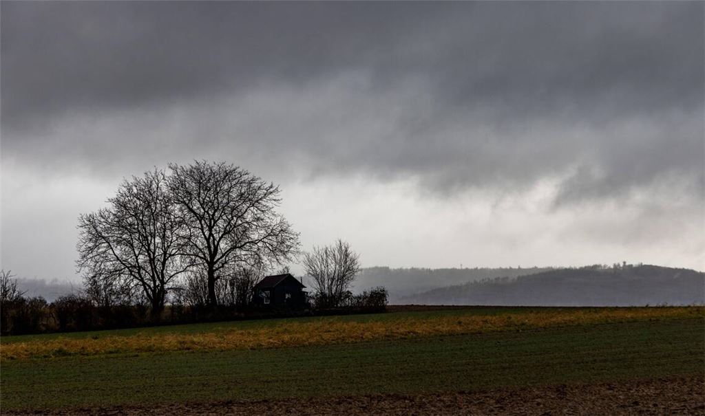 Am Sonntag bleibt es überwiegend grau und trüb im Südwesten. Auch die neue Woche startet wolkig (Symbolbild).
