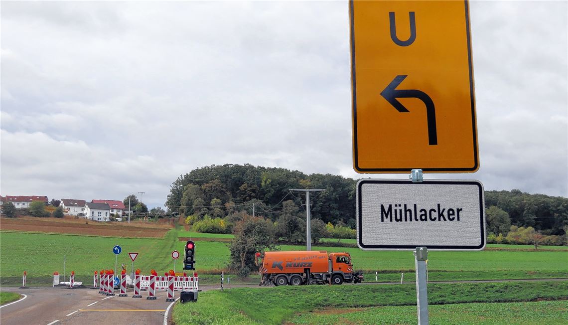 Am Straßenabschnitt zwischen der Einmündung Erlenbach und Ötisheim wird seit Freitag gearbeitet. Die direkte Verbindung zwischen Mühlacker und Ötisheim ist damit zunächst abgeschnitten.Becker