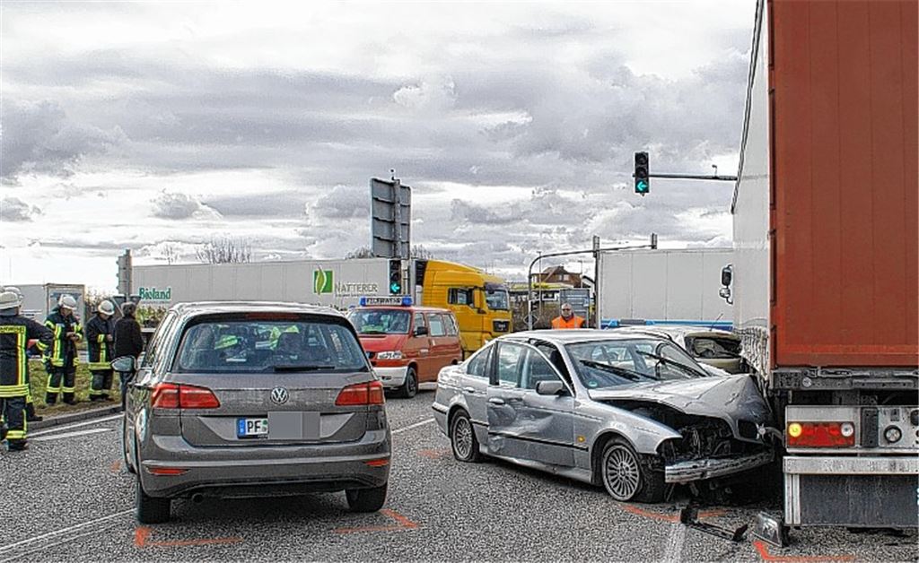 Unfall in Illingen fordert drei Verletzte