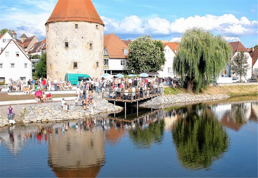 Am Vaihinger Pulverturm ist ein idyllisches Stück Enzpromenade entstanden.Foto: Kollros