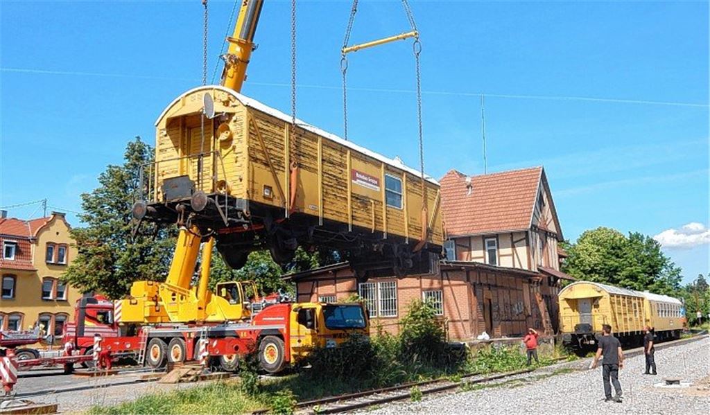 Eisenbahnwaggon wird zum Café
