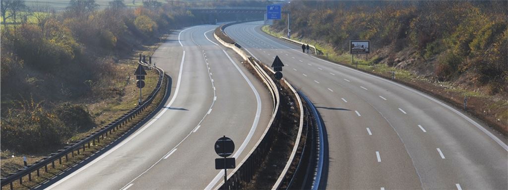 Am Wochenende muss die Autobahn auf Höhe von Pforzheim erneut für den Verkehr gesperrt werden. Hier eine Szene von einer Vollsperrung 2018. Archivfoto: Myroshnichenko