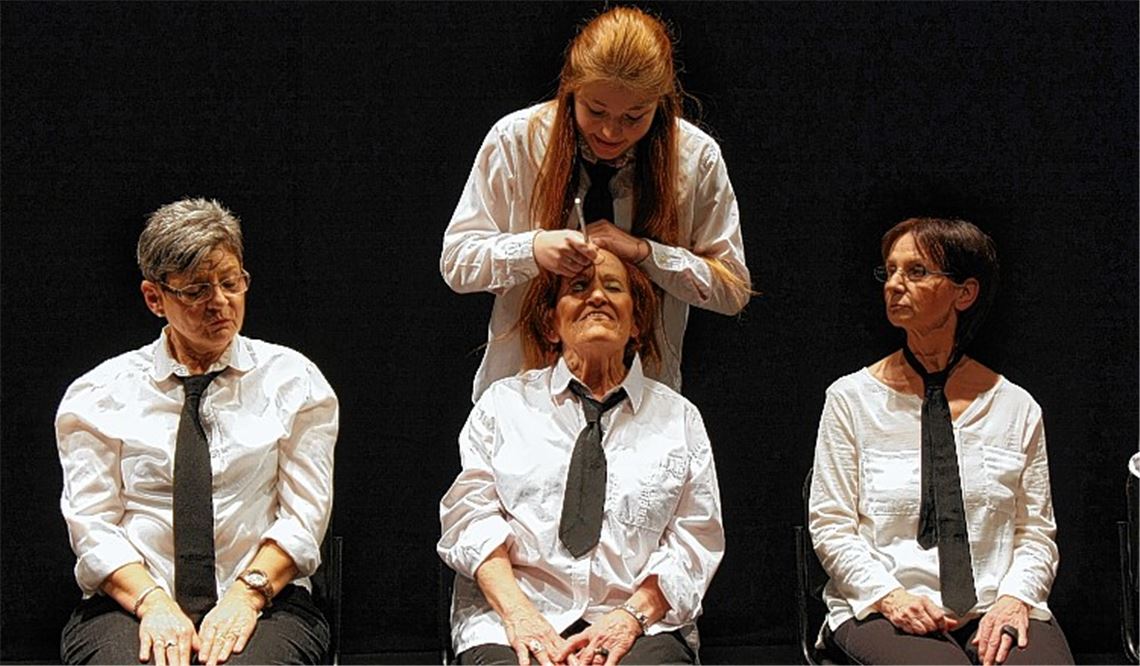 Am generationenübergreifenden Projekt „HerbstBlüten“ beteiligen sich theaterbegeisterte Menschen unterschiedlichen Alters.