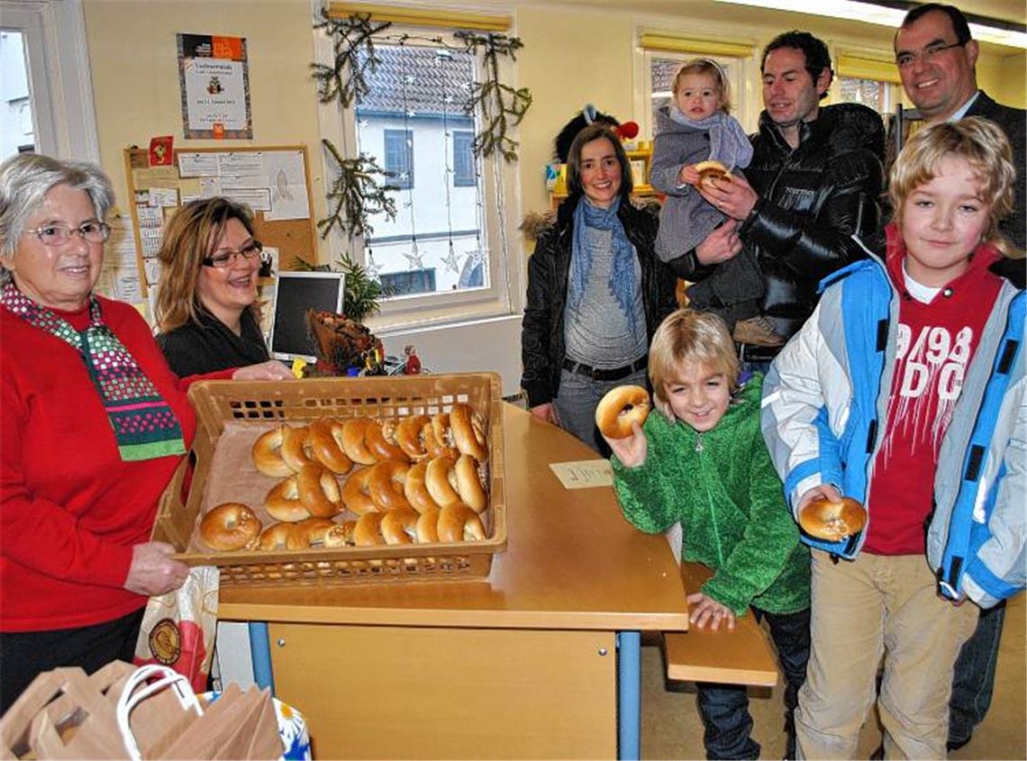 Am letzten Tag des Jahres werden in Mühlhausen die Neujahrsringle verteilt.