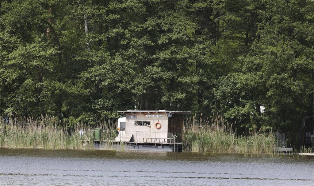 Am vergangenen Donnerstag hatten die Männer in der Nähe Großen Wentowsee in Brandenburg wohl  gefeiert.