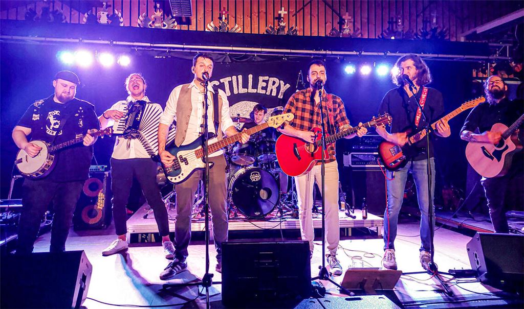 Am zweiten Abend sind unter anderen die „Distillery Rats“ zu hören. Sie ernten am Ende „Zugabe !“-Rufe.Fotos: Ehrenberg