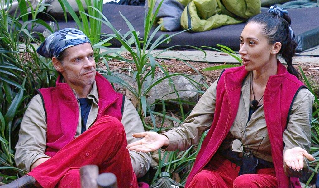 Am zwölften Tag im „Dschungelcamp“ von RTL musste der vierte Promi die Show verlassen.