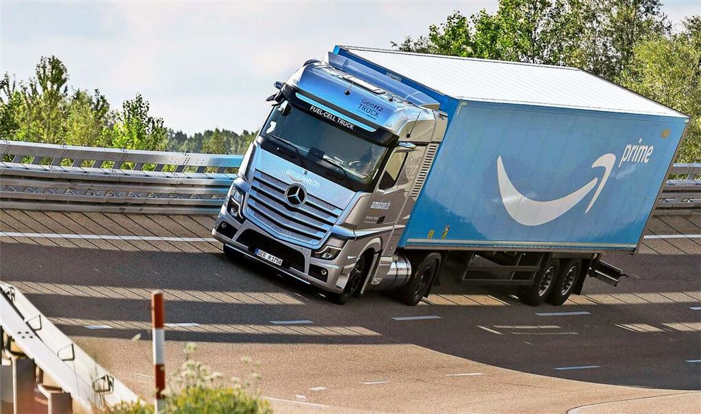 Amazon ist mit dem Brennstoffzellen-Lkw von Daimler Truck – hier auf der Teststrecke bei Wörth – in einem Jahr rund 60 000 Kilometer gefahren.