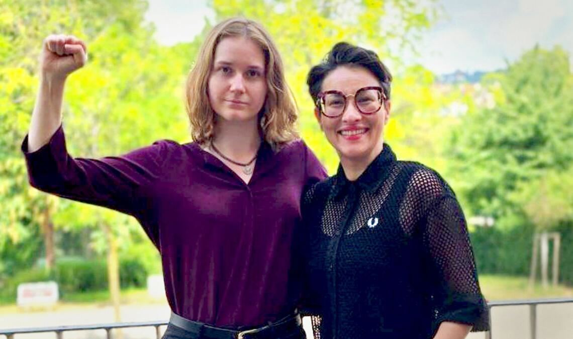 Amelie Vollmer (links) und Ellena Schumacher Koelsch kandidieren im Landtagswahlkampf 2026 für eine Linke-Doppelspitze.