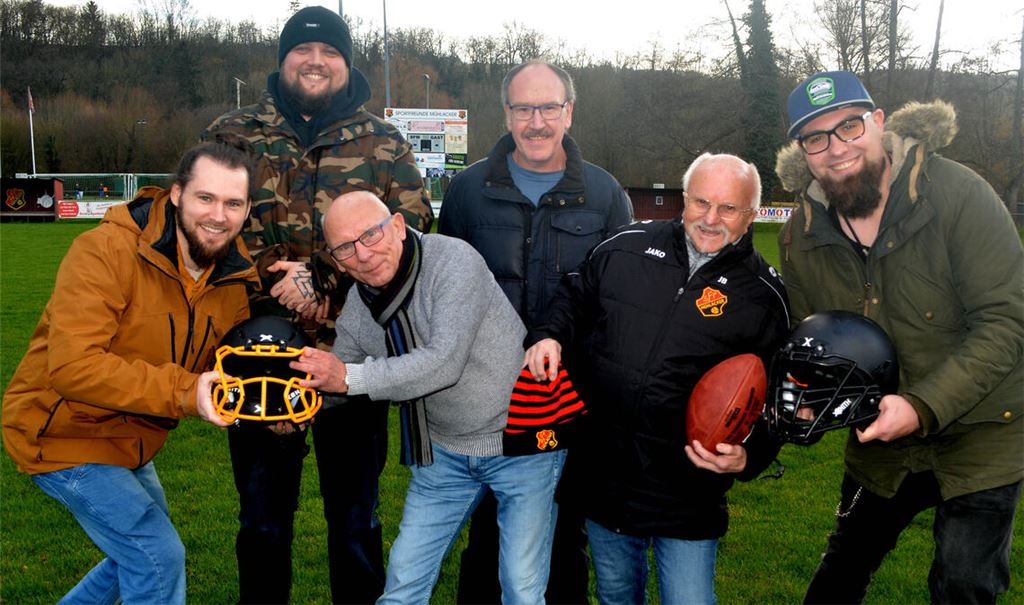 American Football ist in der Senderstadt angekommen: Steffen Schlör, Michael Gröning, Kurt Grimmeisen, Hans Jürgen Bürk, Jürgen Banz und Dennis Lutz (v. li.) freuen sich auf viele Interessierte für die neue Abteilung der Sportfreunde.. Fotos: Stahlfeld