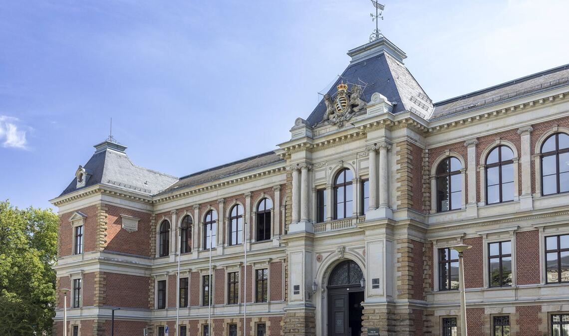 Amts- und Landgericht Zwickau. Wegen schwern Kindesmissbrauchs wurde ein Vater zu Haft verurteilt (Symbolfoto).