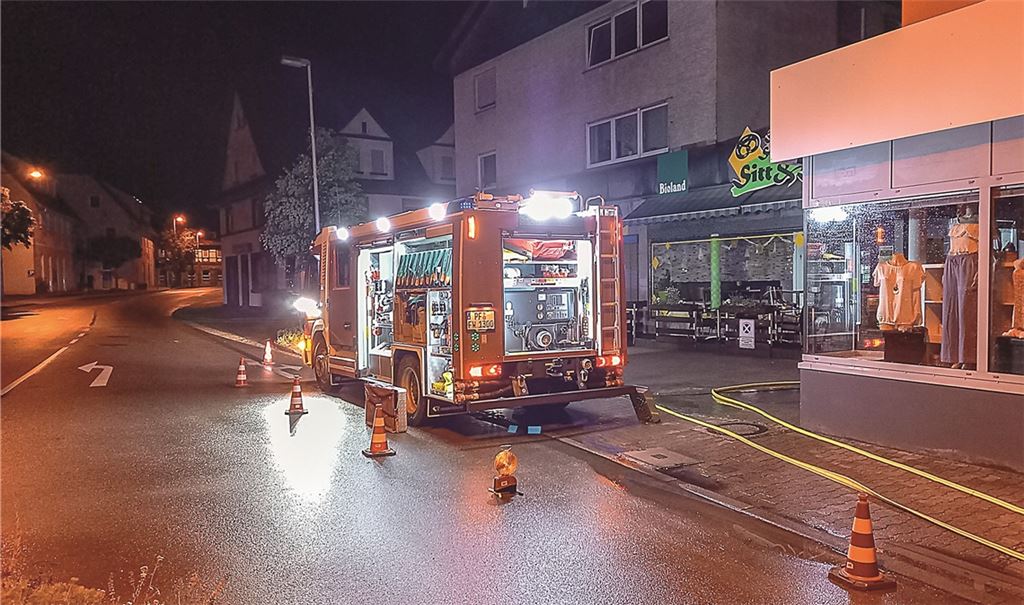 An 39 Einsatzstellen ist die Illinger Feuerwehr im stundenlangen Nachteinsatz gefordert. Foto: privat