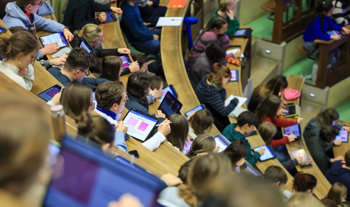 An Hochschulen gibt es fachspezifische Brückenkurse, um die Defizite auszugleichen. (Symbolbild)