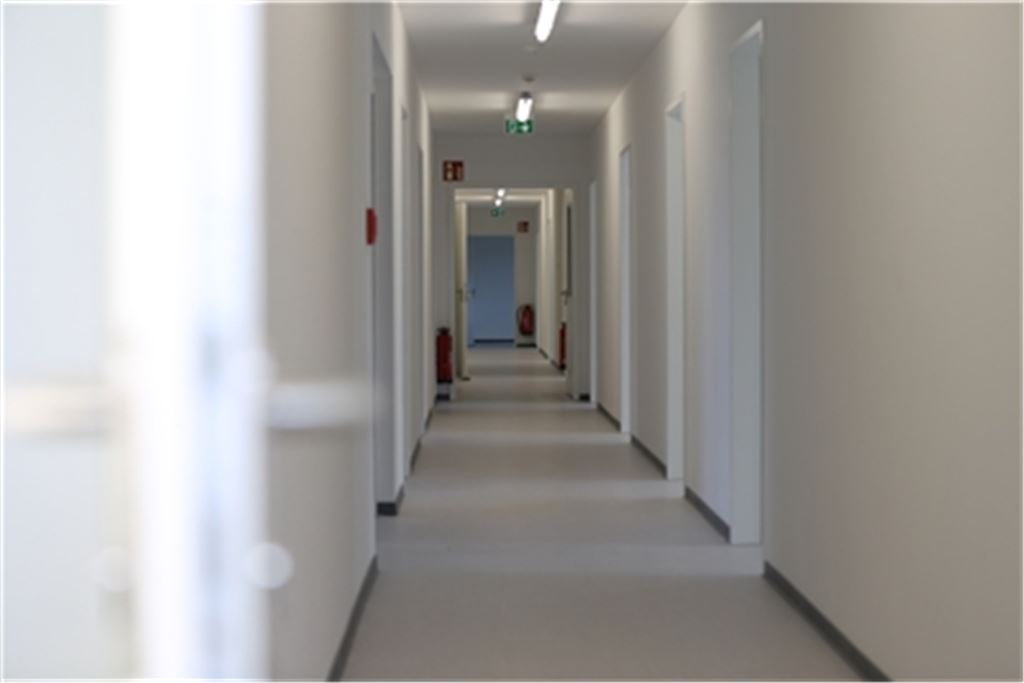 An Unterbringungsmöglichkeiten für Flüchtlinge - diese Aufnahme ist in der Flüchtlingsunterkunft Ötisheim entstanden - mangelt es im Landkreis. Archivfoto: md