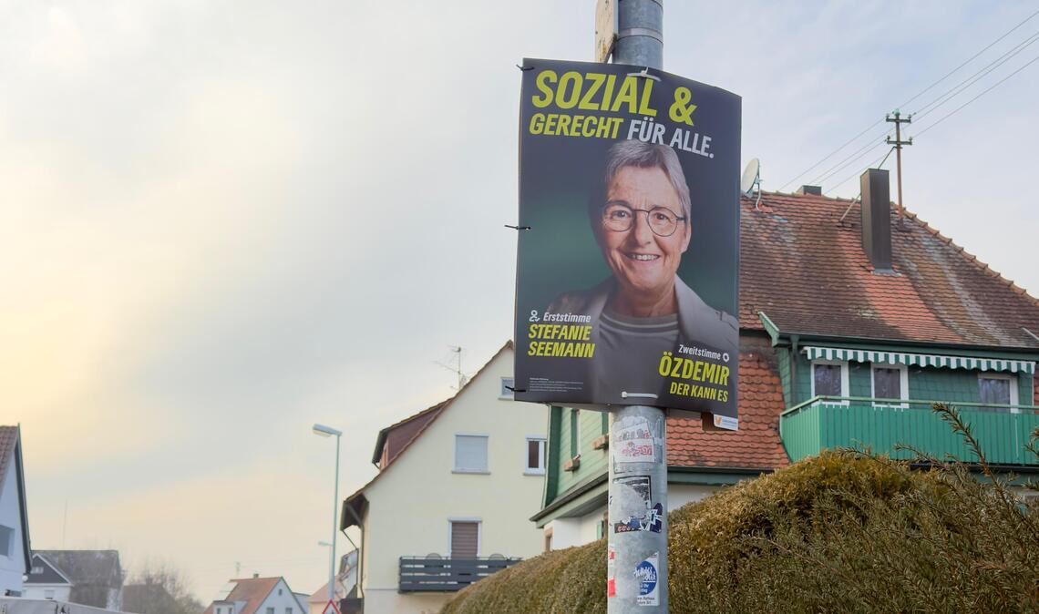 An dem Laternenmast in Ötisheim ist das Plakat der Grünen-Kandidatin verschwunden (Siehe Foto unten). Das soll kein Einzelfall sein. Fotos: privat