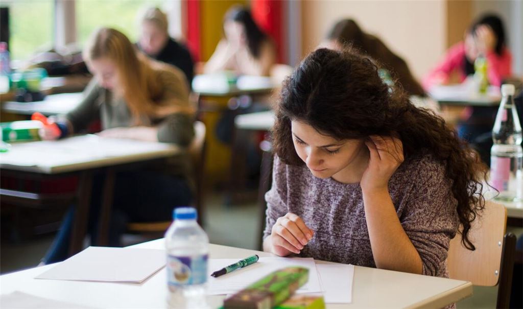 An den mehr als 270 öffentlichen und privaten Beruflichen Gymnasien wird heute Abitur geschrieben.