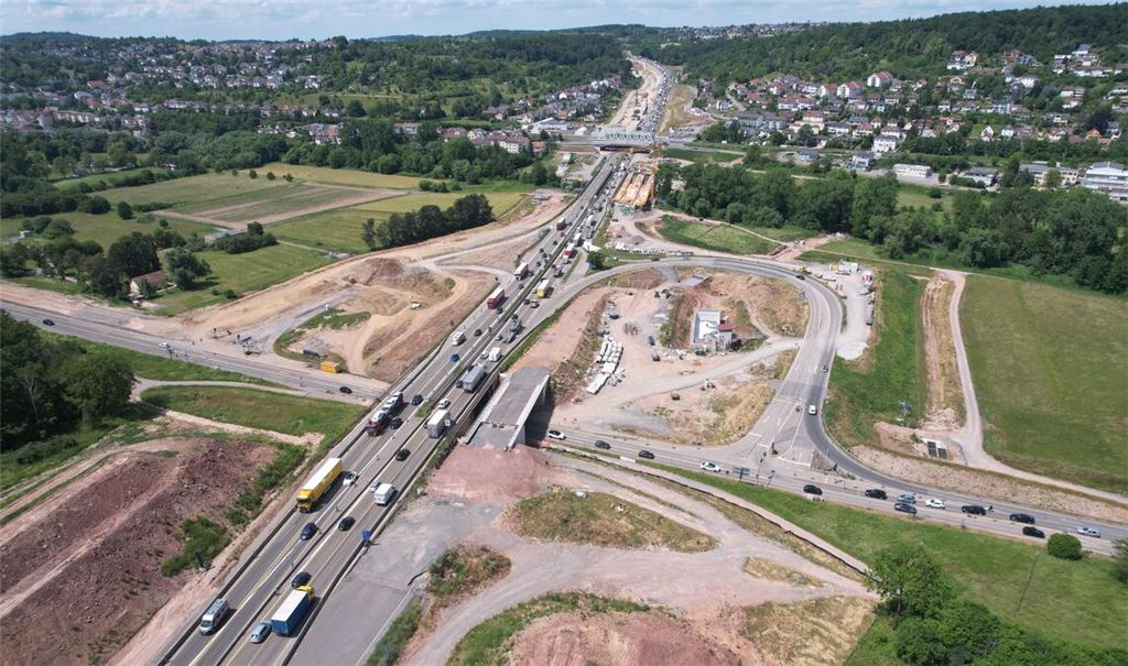 An der A8 wird ordentlich gebuddelt. Das hat Folgen für den Verkehr. Foto: Autobahn GmbH Niederlassung Südwest