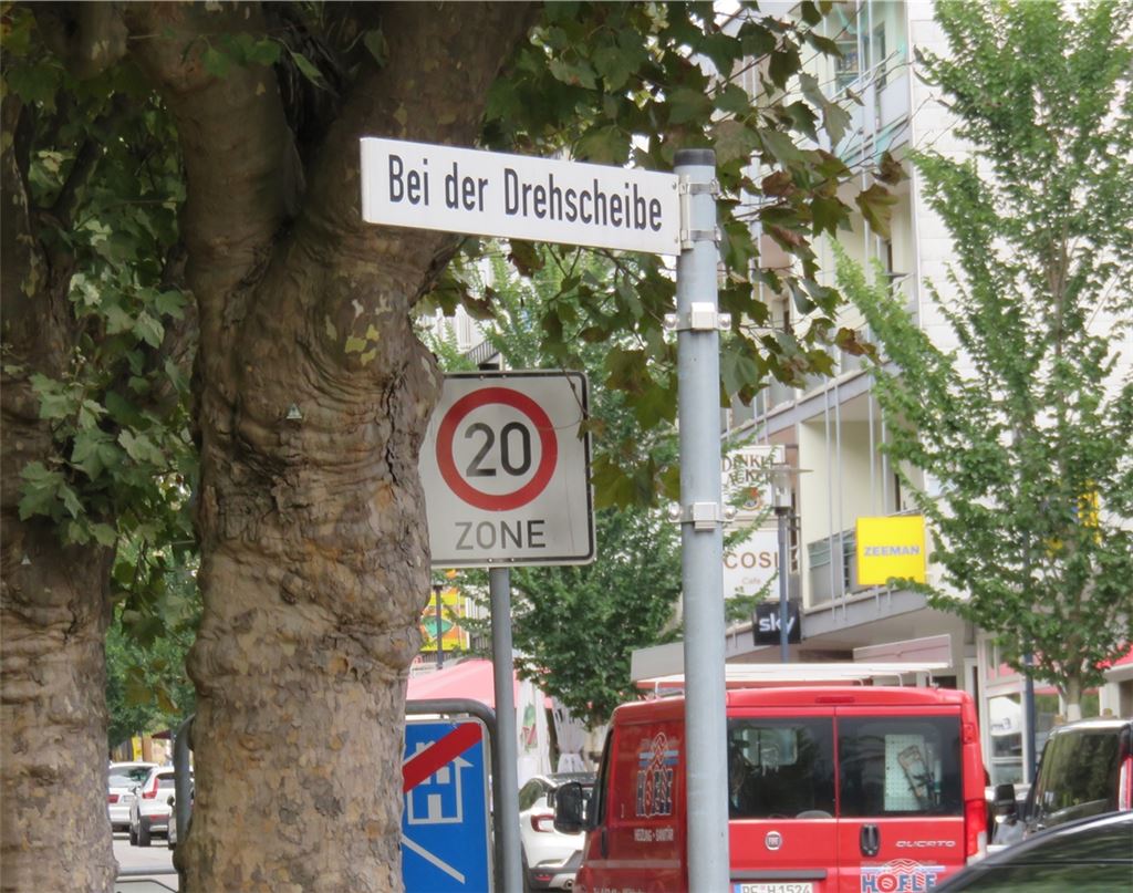An der Drehscheibe ist die Durchfahrt derzeit unterbrochen. Grundsätzlich aber ist die Bahnhofstraße nutzbar. So könnte es nach Dafürhalten der CDU auch nach Ende der Bauphase weitergehen. Foto: Archiv