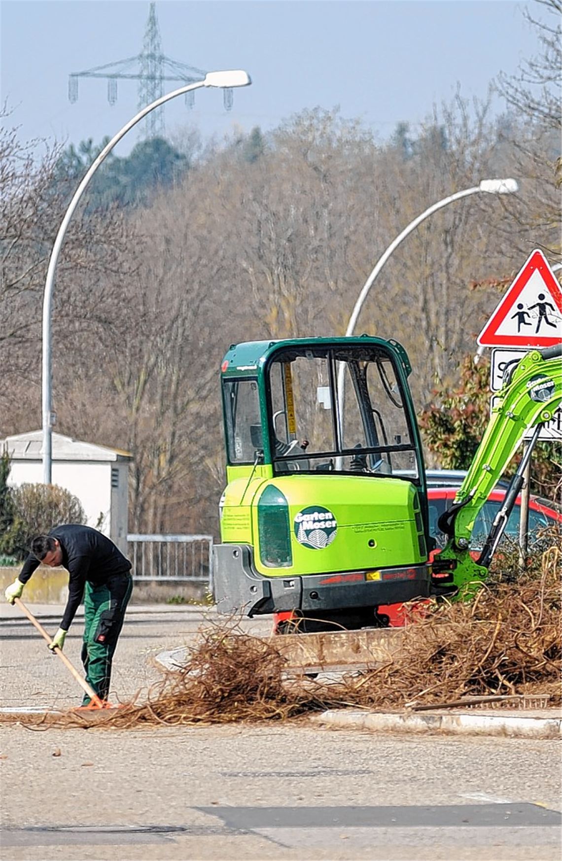An der Hartfeldstraße wird ein Teil der Sträucher entfernt. Foto: Fotomoment