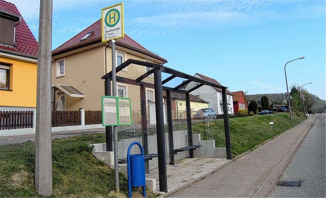 An der Stuttgarter Straße stadteinwärts hat bereits ein Wartehäuschen Platz gefunden.