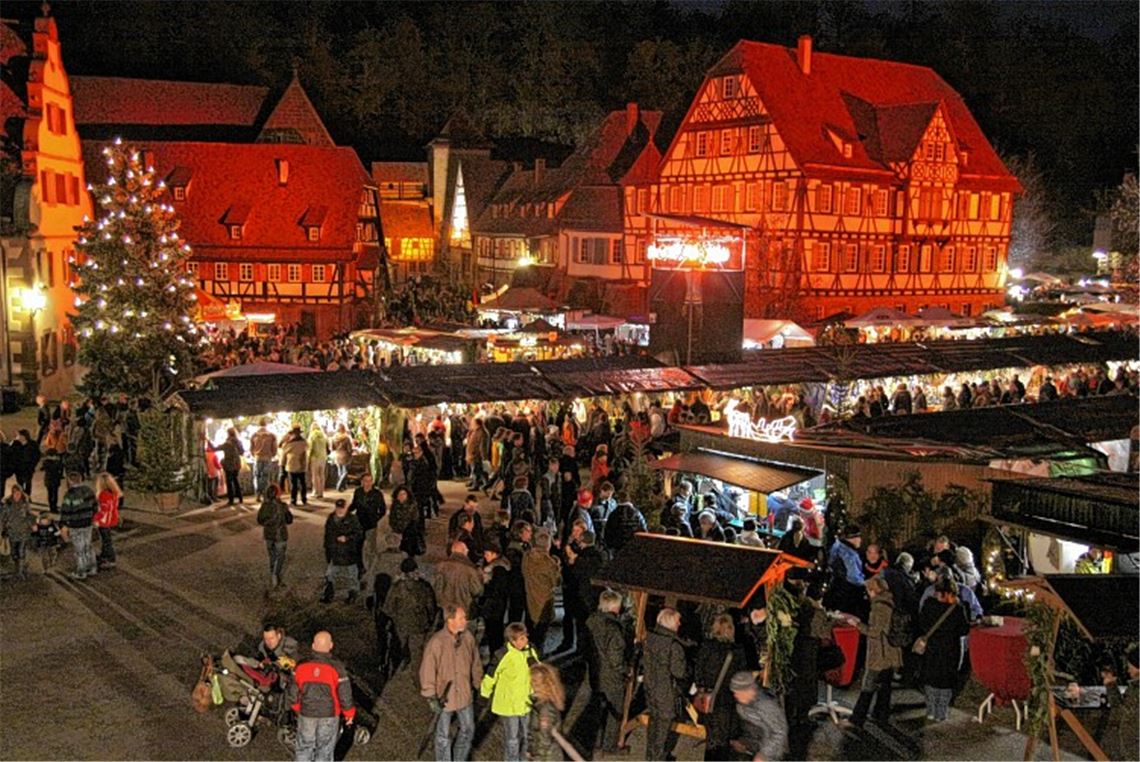 An die 30000 Besucher erwarten die Macher des Weihnachtsmarkts. Der Maulbronner Klosterhof bietet die perfekte Kulisse für Kunsthandwerk, Glühwein und Co. 