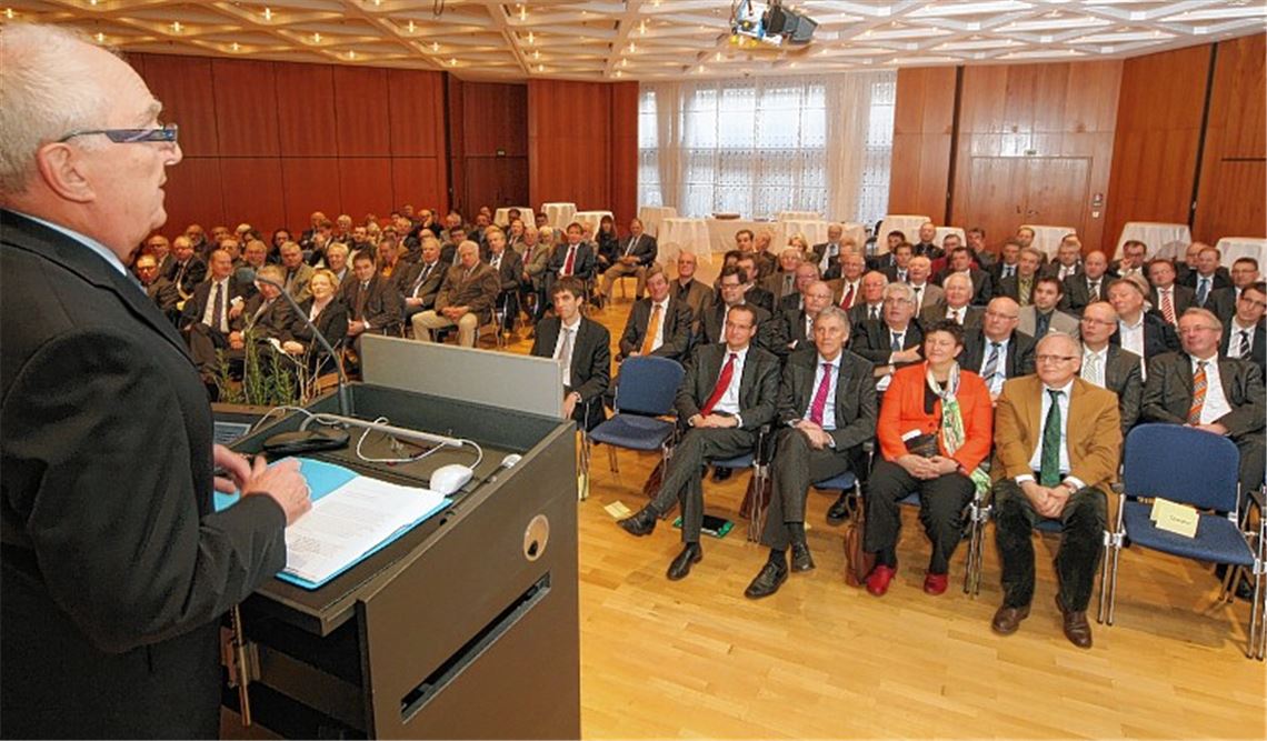 An die Anfänge der Regionalplanung im Nordschwarzwald erinnert bei der Jubiläumsfeier tiefgründig der Gründungsdirektor Winfried Scheuermann. Foto: Kollros