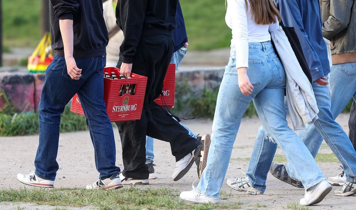 An die Rente denken sie heute wahrscheinlich noch nicht, aber junge Erwachsene müssen vielleicht einmal bis 70 arbeiten, bevor sie in den Ruhestand gehen. (Symbolbild)