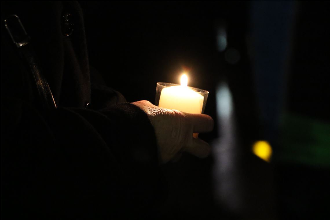 23. Februar: Polizei warnt Krawallmacher 911_0008_64019_ram_23_februar_2016_linke_demo_Kerzen_Mar