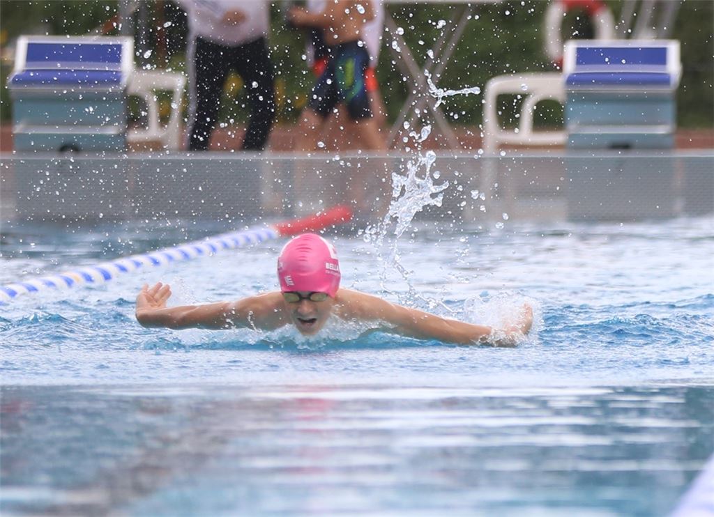 An diesem Wochenende geht es im Becken des Mühlacker Freibads beim Internationalen Sendercup um Bestzeiten.Archivfoto: Huber
