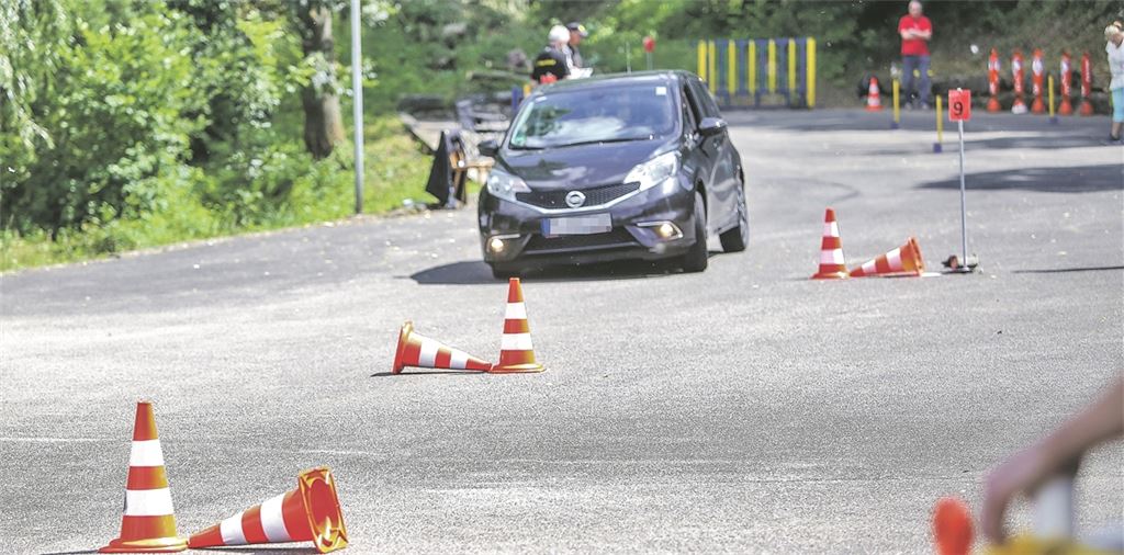 An diesem Wochenende kommt Leben auf den Paul-Kessler-Platz des Rad- und Kraftfahrervereins Lomersheim – der feiert sein 111-jähriges Bestehen. Archivfotos: Huber