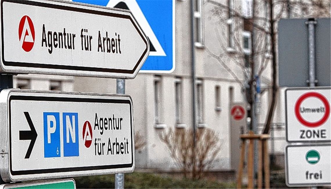 An ihrem Arbeitsplatz, der Agentur für Arbeit an der Mühlacker Hindenburgstraße, hat sich eine Angeklagte finanziell bereichert.