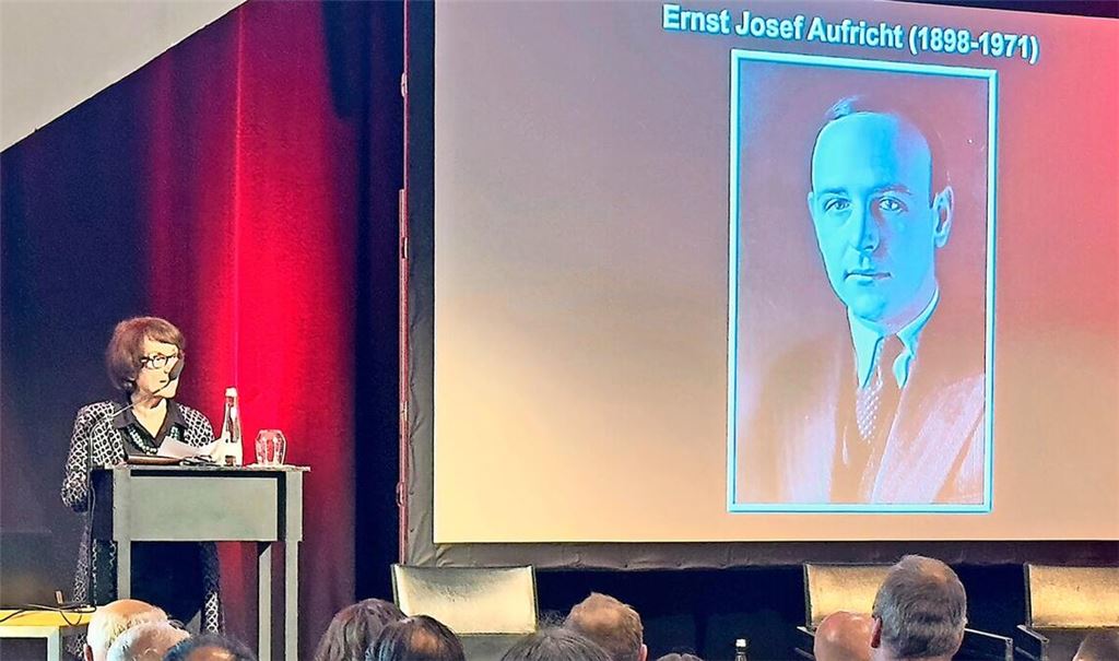 Anat Feinberg, Professorin an der Hochschule für Jüdische Studien in Heidelberg, berichtete im Schauspielhaus über Schicksale jüdischer Schauspieler im Nationalsozialismus.