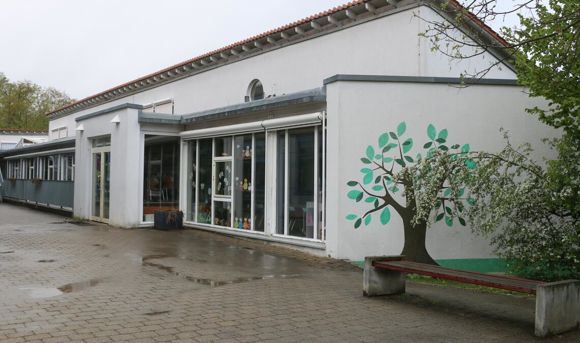 Anbau? Sanierung? Die Debatte um notwendige bauliche Veränderungen an der Wiernsheimer Grundschule nimmt wieder Fahrt auf – fest steht: Es wird teuer. Foto: Deeg