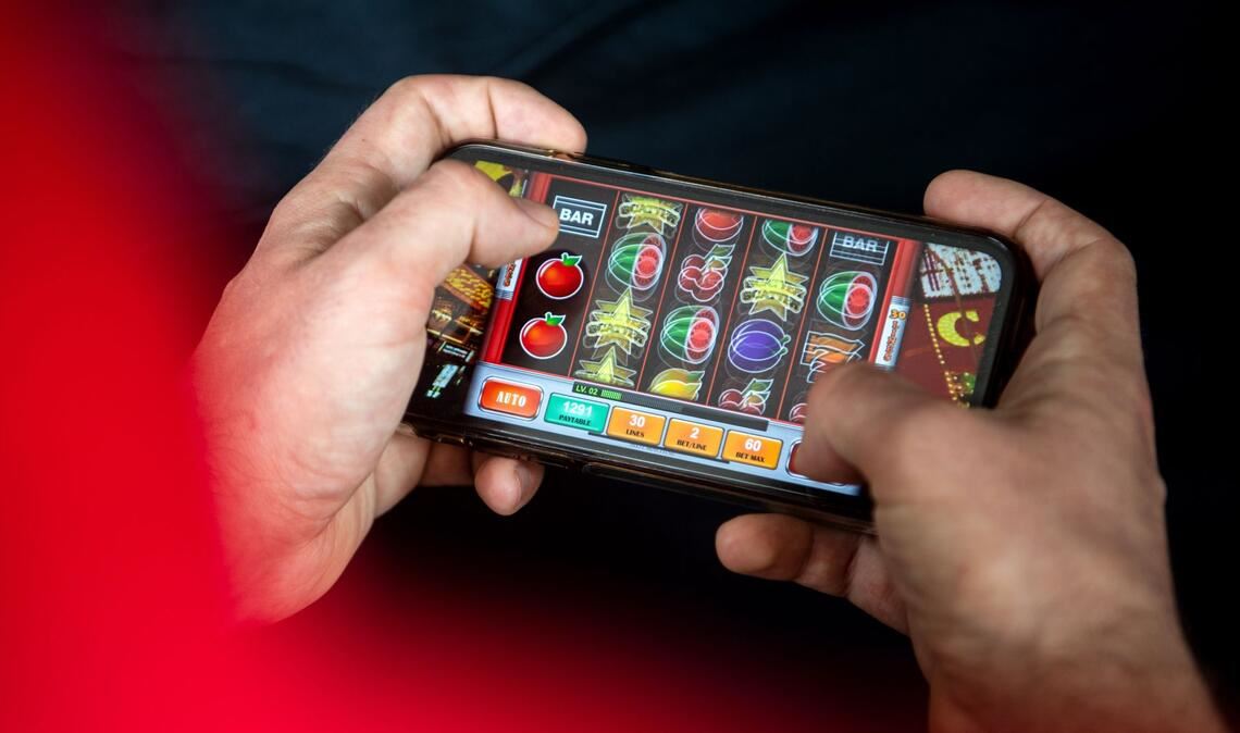 Anbieter von Online-Glücksspielen benötigen in Deutschland eine behördliche Erlaubnis. (Symbolbild)